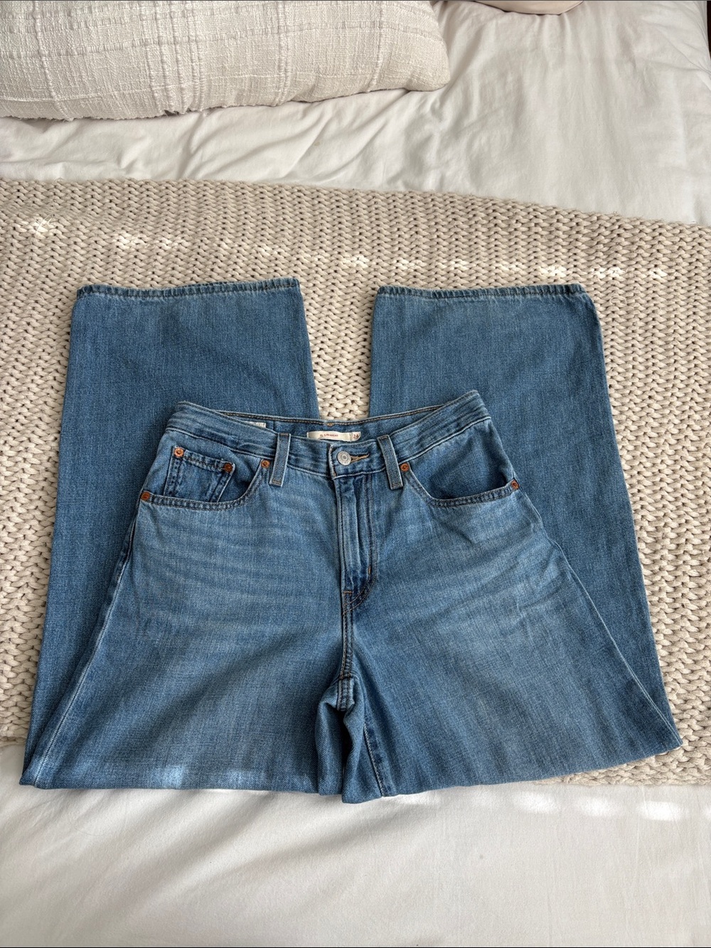 Levi's Women's Wide-Leg Jeans in Medium Blue Wash